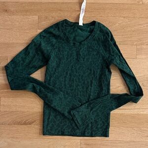 EUC Lululemon Swiftly long sleeve size 0 green and black leopard print